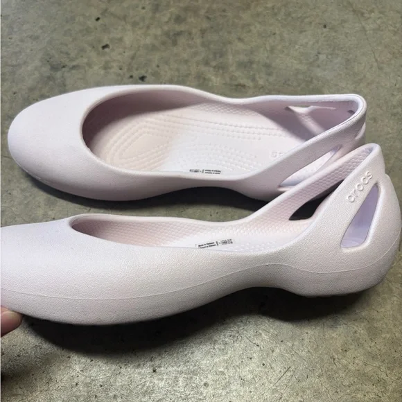 CROCS Women's Light Pink flats - Picture 3 of 3